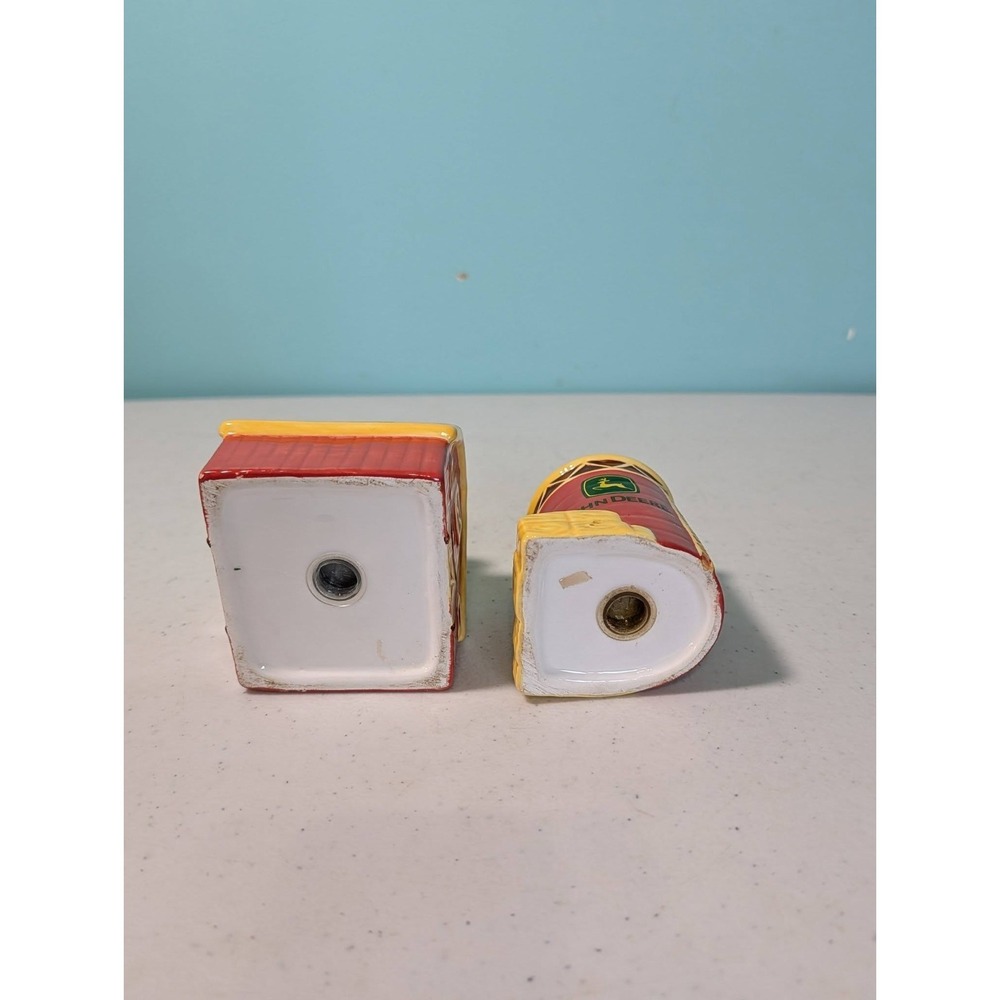 John Deere Farm Barn Silo Ceramic Salt and Pepper Shakers Set - Picture 4 of 10